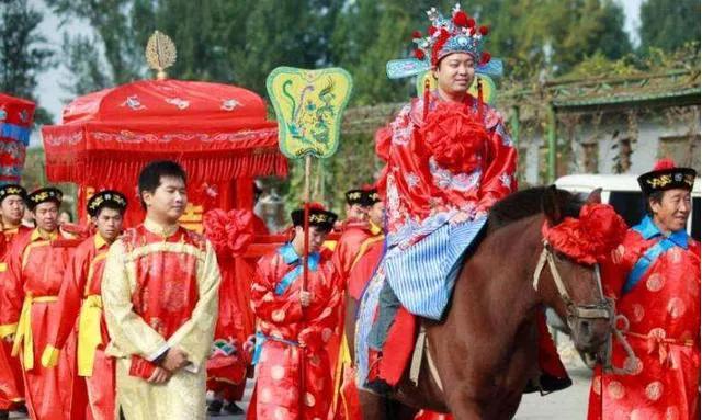 自己花钱也要办中式婚礼,为什么说没钱不要办中式婚礼