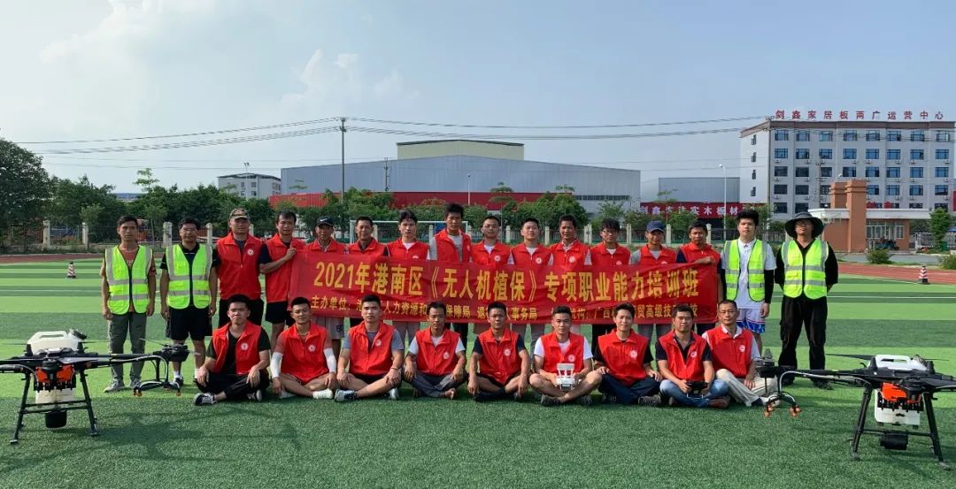 广西无人机培训中专班,广西科技商贸高级技工学校无人机