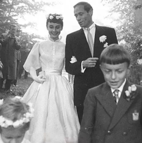 奥黛丽赫本：绝世容颜背后的秘密！