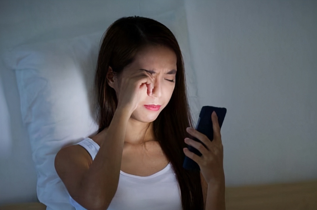 总是掉发，是洗头方式不对，掌握3点正确洗头让头发乌黑又浓密