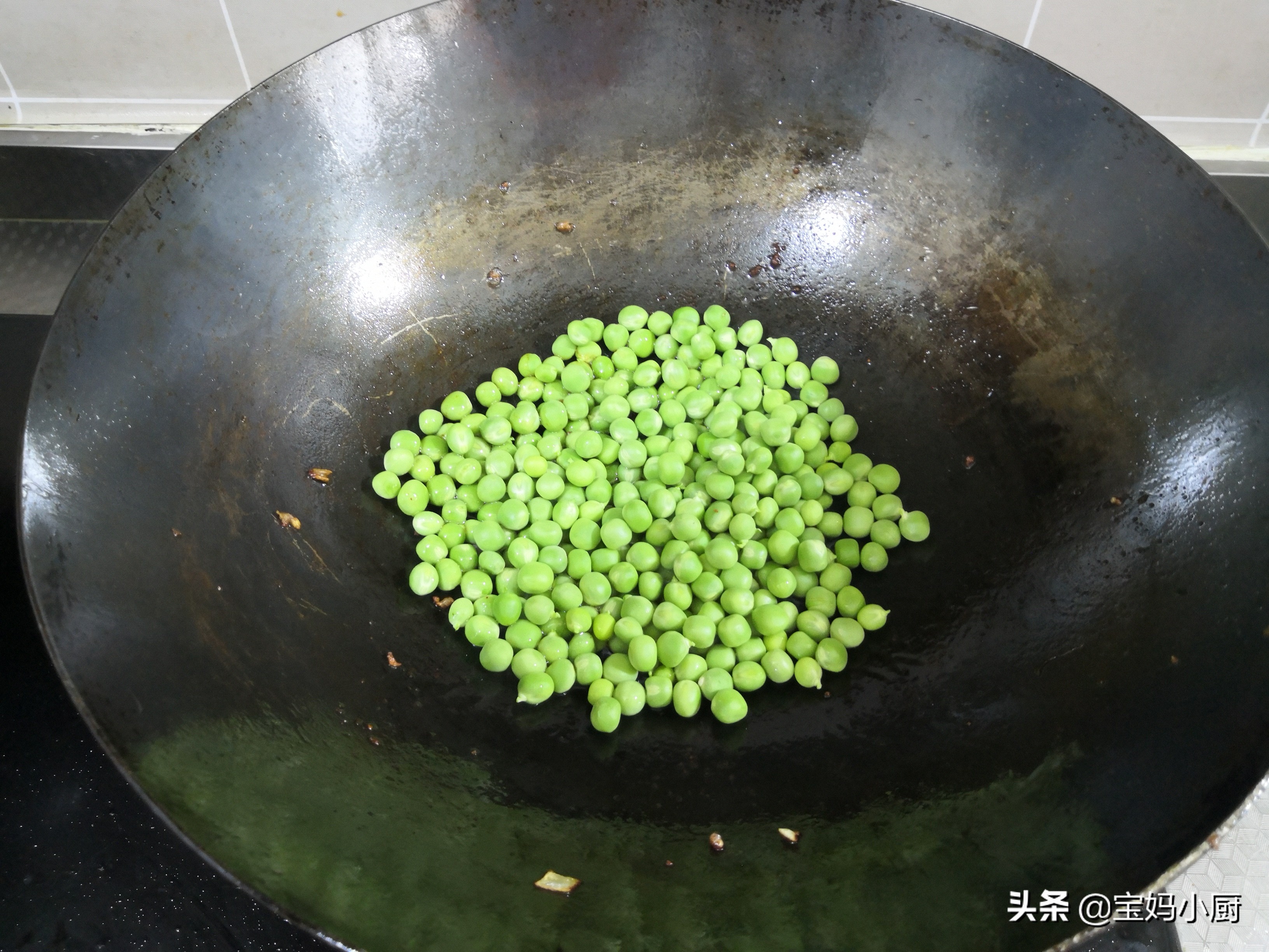 为什么豌豆炒出来不变色,为什么自己炸的豌豆不酥不脆