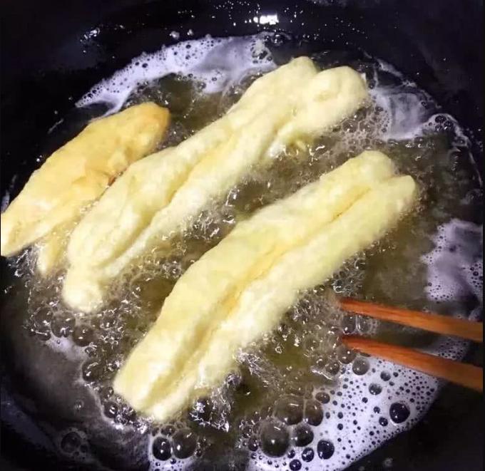 炸油条和凉皮的做法,能做凉皮的油条
