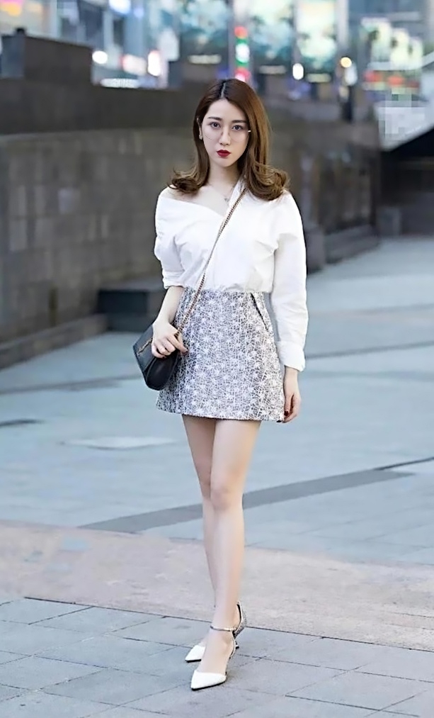 街拍阔腿牛仔裤搭配图片,街拍牛仔短裤穿搭女