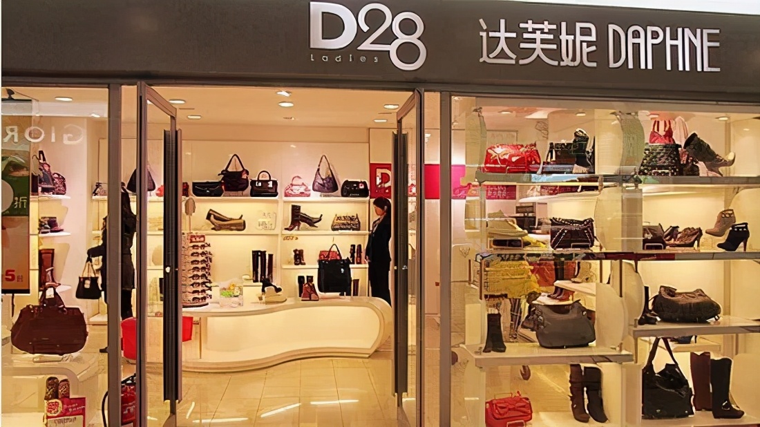 COS换logo引争议；北京SKP回应被投诉卖假货