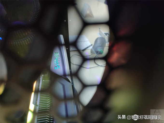 机箱直插和竖装显卡哪个温度高,机箱显卡横放竖放哪个散热好