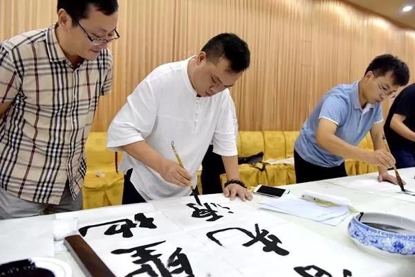 书法创作太难了特别是单个字,写书法能不能完全用现代简化字