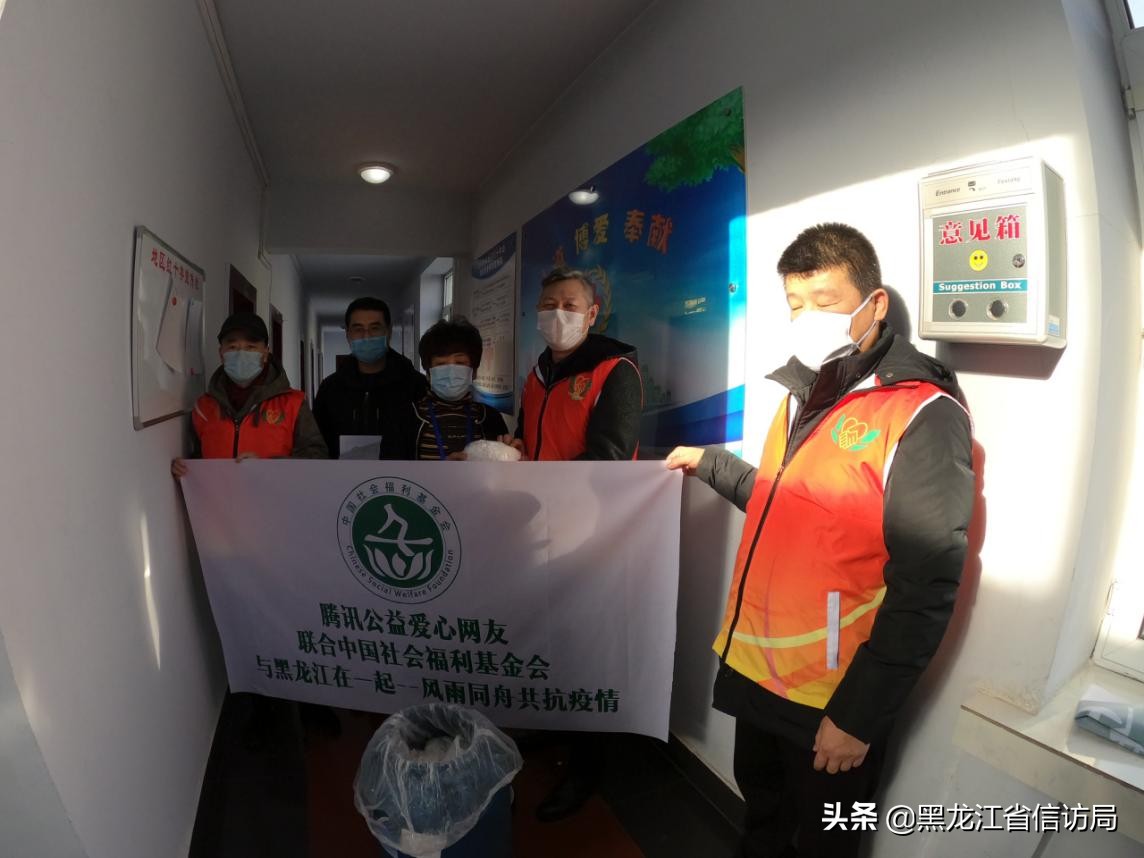 党旗飘扬我们坚守在防控一线,让党旗飘扬在疫情宣传第一线