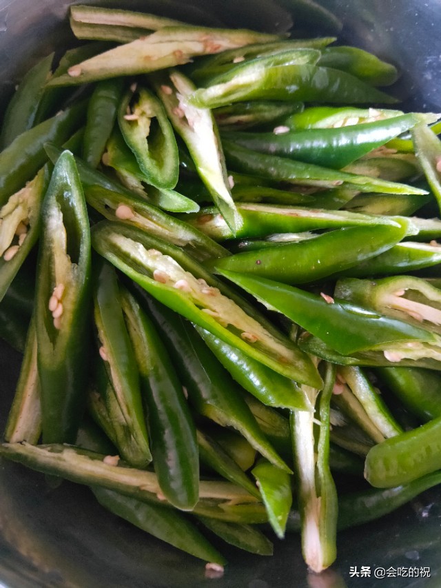 青椒炒腊肉怎么炒好吃又简单窍门,鲁大娘做菜的全部视频青椒炒腊肉