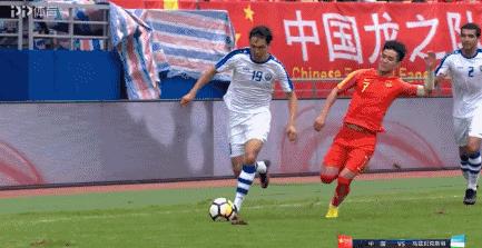 韦世豪惨伤人赛后去看对手,韦世豪输急眼后恶意犯规