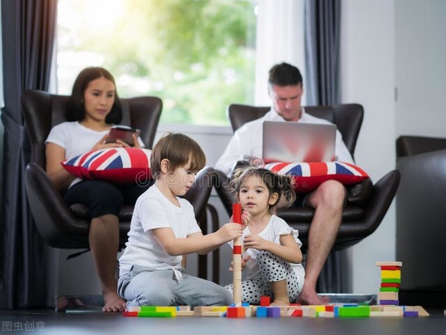 小孩在学校内向不爱说话怎么改变,孩子脾气内向在学校没朋友怎么办