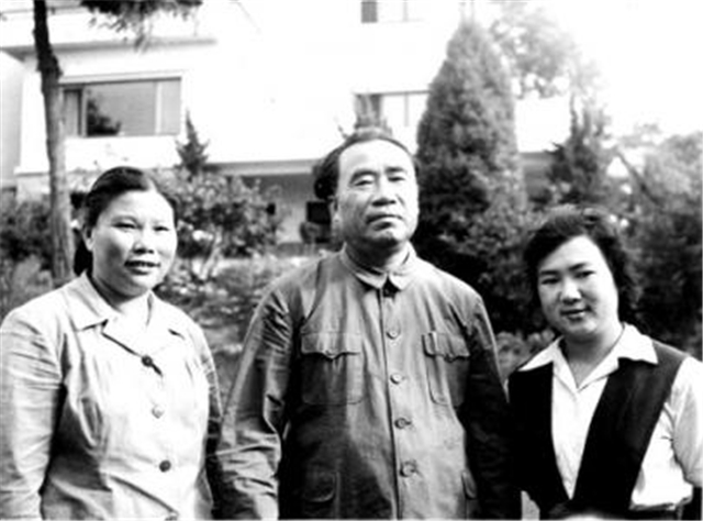 *德朱**元帅离世后，子女将其一生存款上缴中央，存款数额有多少？