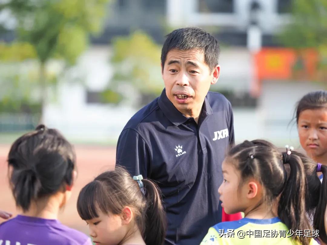快乐绿茵场放飞足球梦“奔跑吧·赣鄱少年”足球公益行在婺源启动
