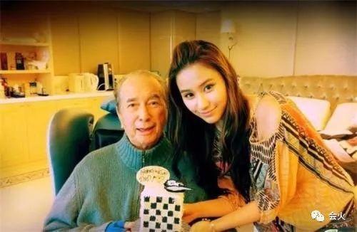 陈婉珍年轻跟赌王合影,陈婉珍为何能成为赌王