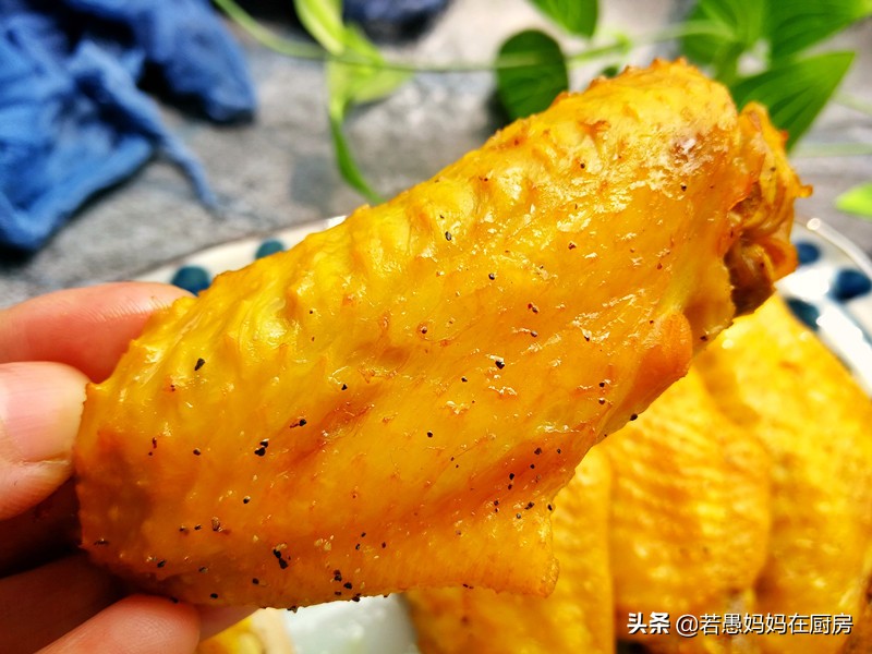 家常做盐焗鸡翅如何做到颜色黄,最简单的盐焗鸡翅