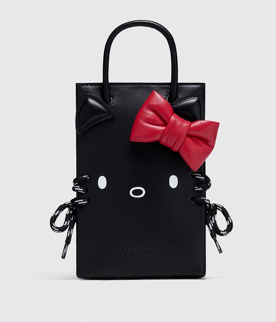 Balenciaga上架HelloKitty系列包款：少女心爆发