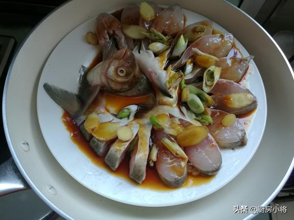 年夜饭鱼菜谱大全及做法,不可错过的年夜饭孔雀开屏鱼