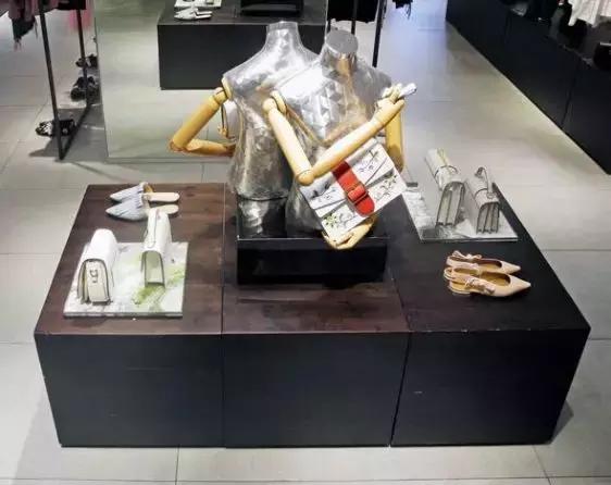 关于门店物品陈列,精品店铺货品陈列