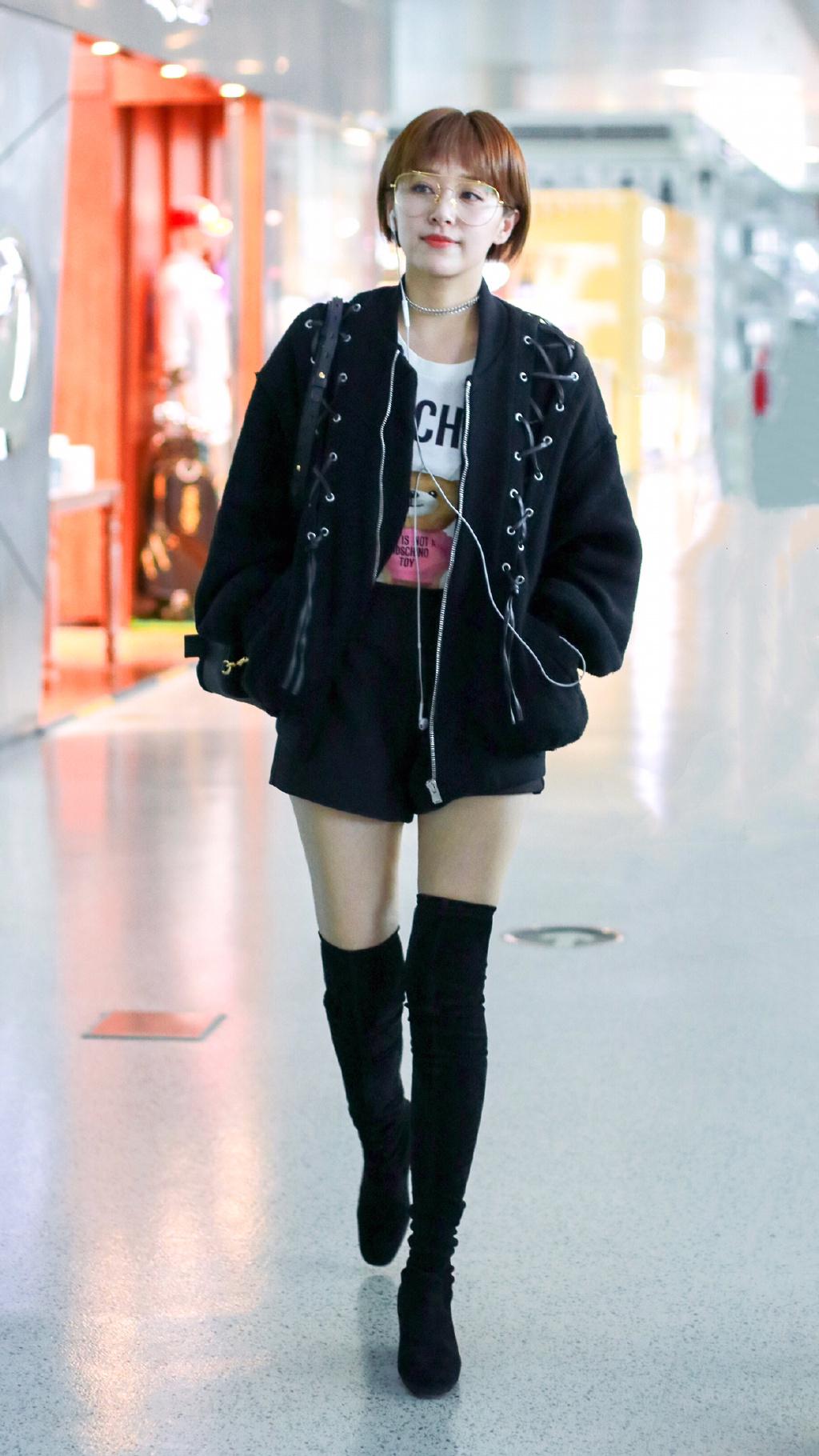 阚清子牛仔短上衣怎么搭配裤子,阚清子穿搭复古风