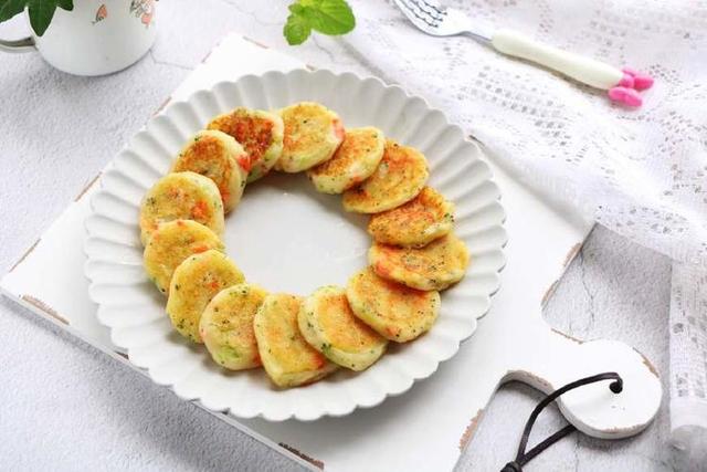 土豆饼煎不成形是什么原因,土豆饼蒸熟做法简单又好吃