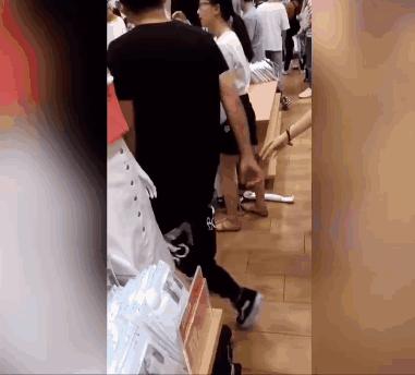 优衣库kaws联名口袋短袖,优衣库kaws联名t恤全套