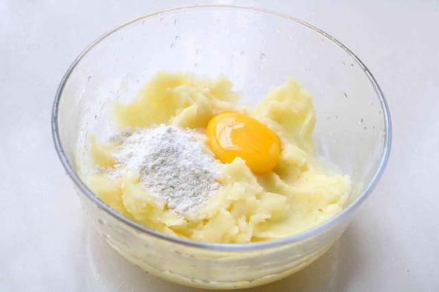 土豆饼煎不成形是什么原因,土豆饼蒸熟做法简单又好吃