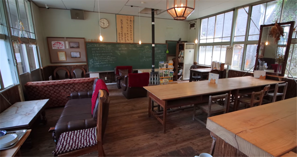 80后小伙回荒废10年农村大学,80后小伙回荒废十年的农村大学