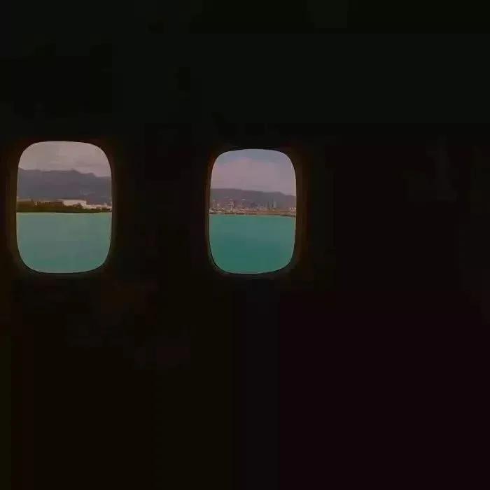 黑色系聊天背景,聊天背景图黑色系女生
