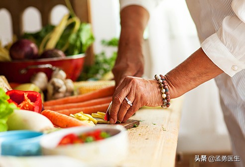 医生告诉你手粗怎么变细,医生教你手变软