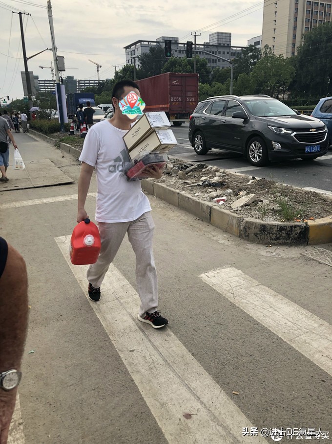 costco开业4小时被挤爆,costco开业一周被玩坏