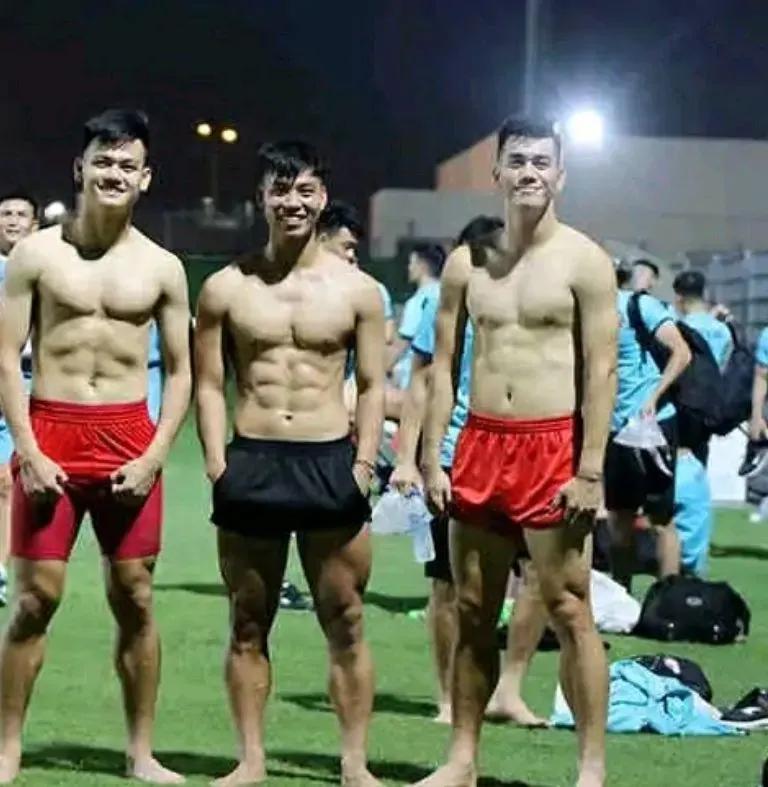 国足被球迷质疑的球员,国足被球迷批评后的表现