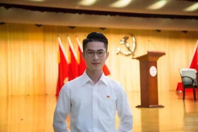 大学生入*党**之后，毕业后过得怎么样？付出就有回报