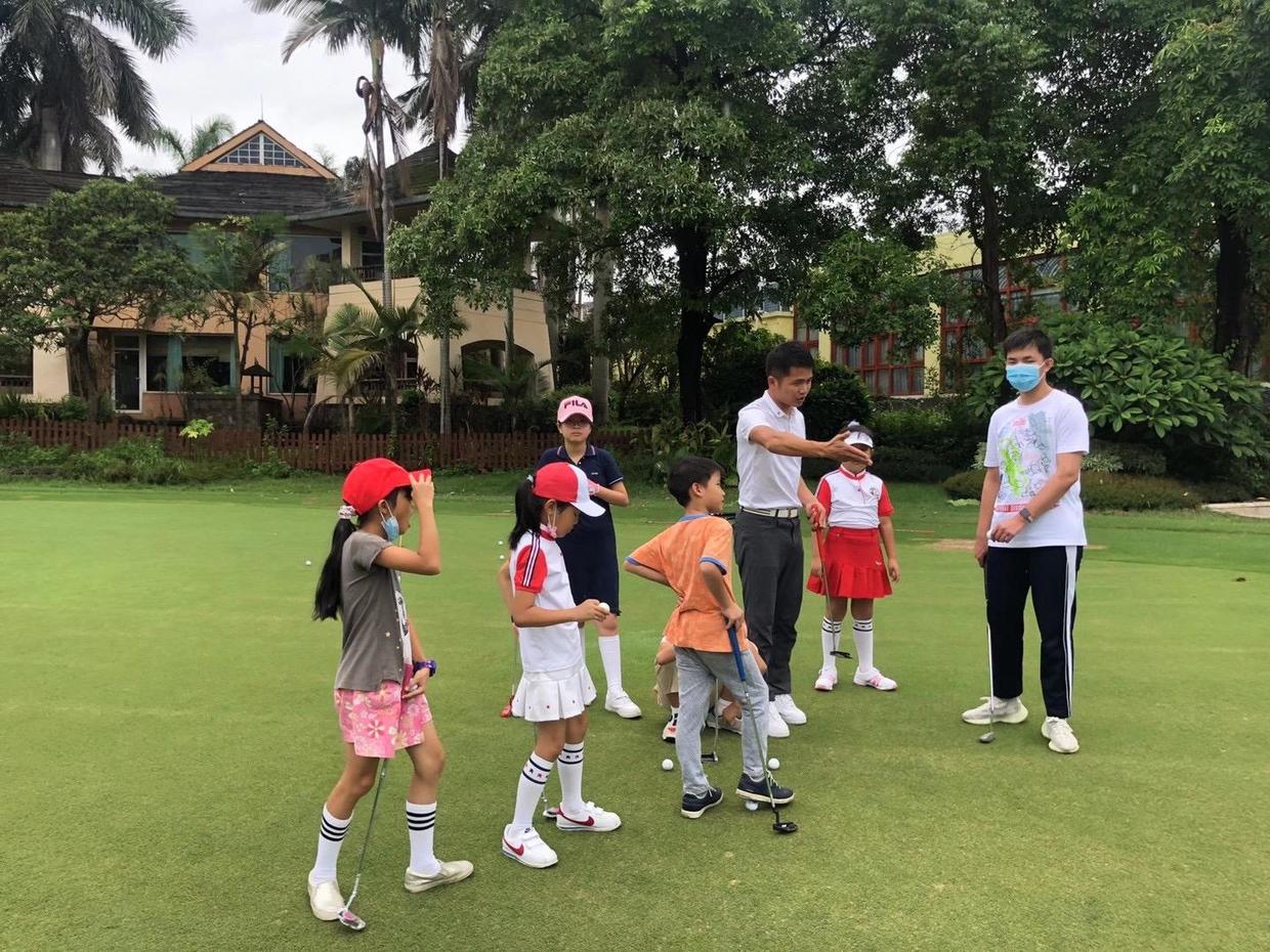 厦门高尔夫培训班费用,孩子学高尔夫费用多少