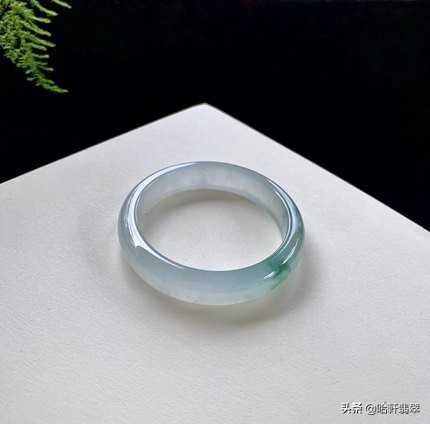 翡翠飘花戴身上会生长么,飘花翡翠戴久了变化图