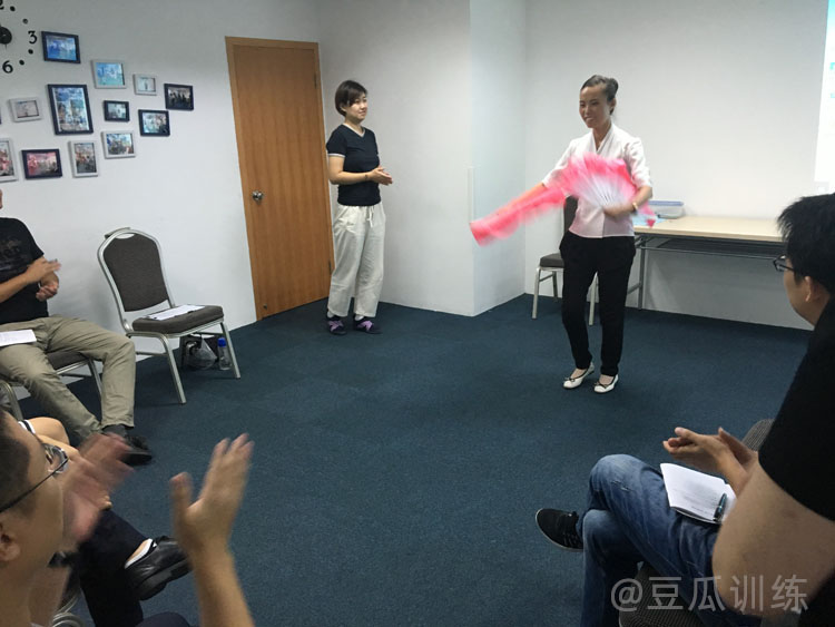 如何锻炼自己演讲表达能力,如何提高表达能力和演讲水平