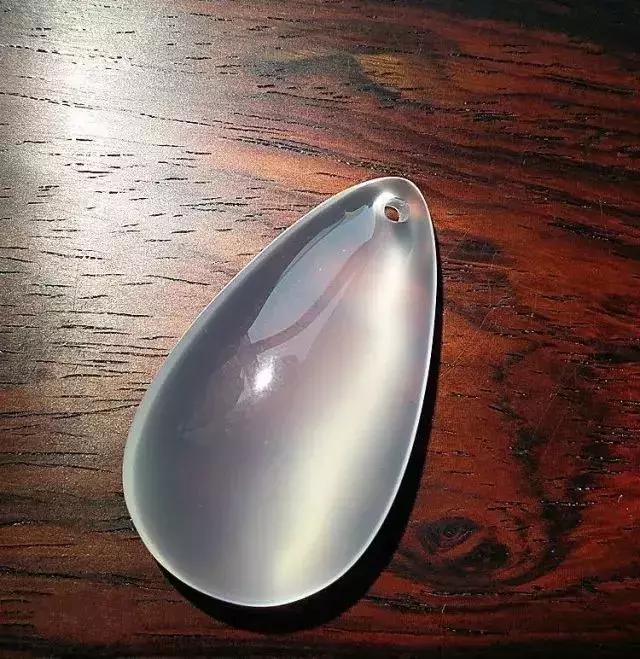 翡翠玛瑙玉髓碧玺区别,玛瑙和玉髓的区别哪个值钱