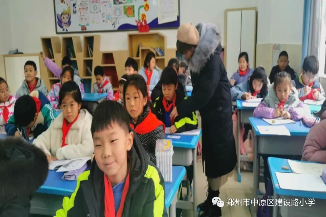 小学生最美校园绘画作品运动场,美好校园领会生活绘画比赛