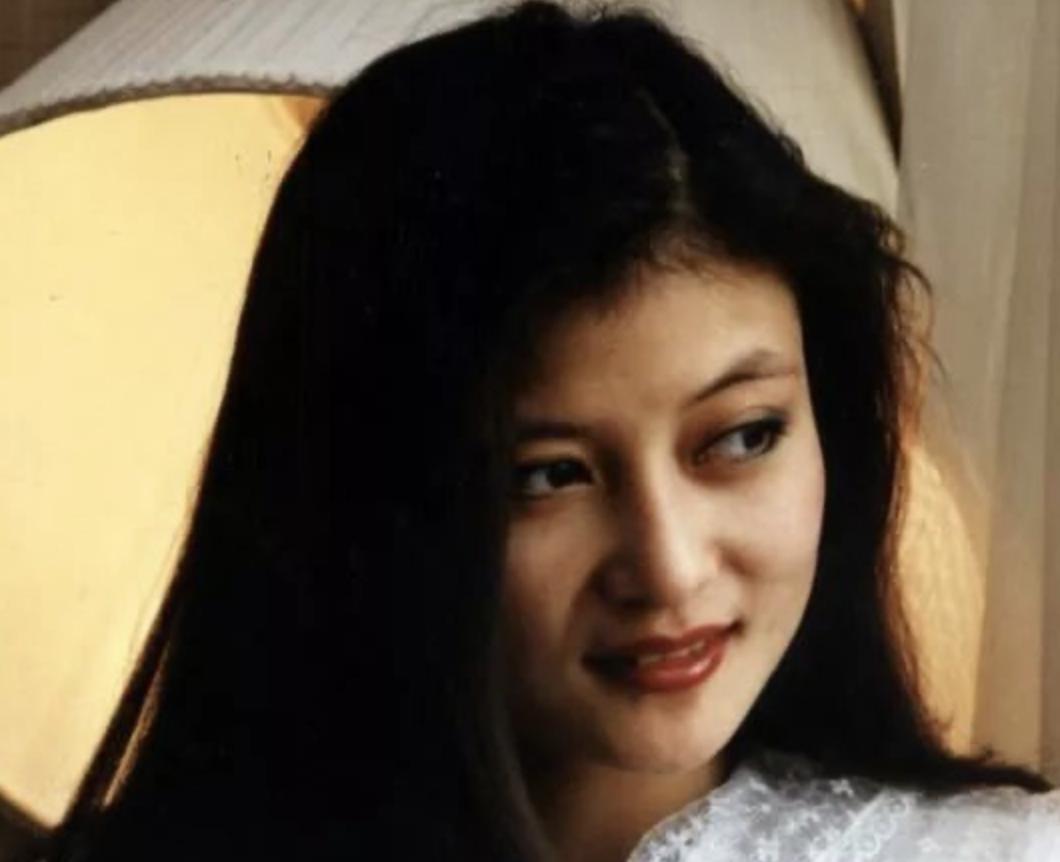 朱晓琳1984年妈妈的吻专辑完整版,朱晓琳第一次唱妈妈的吻歌曲视频