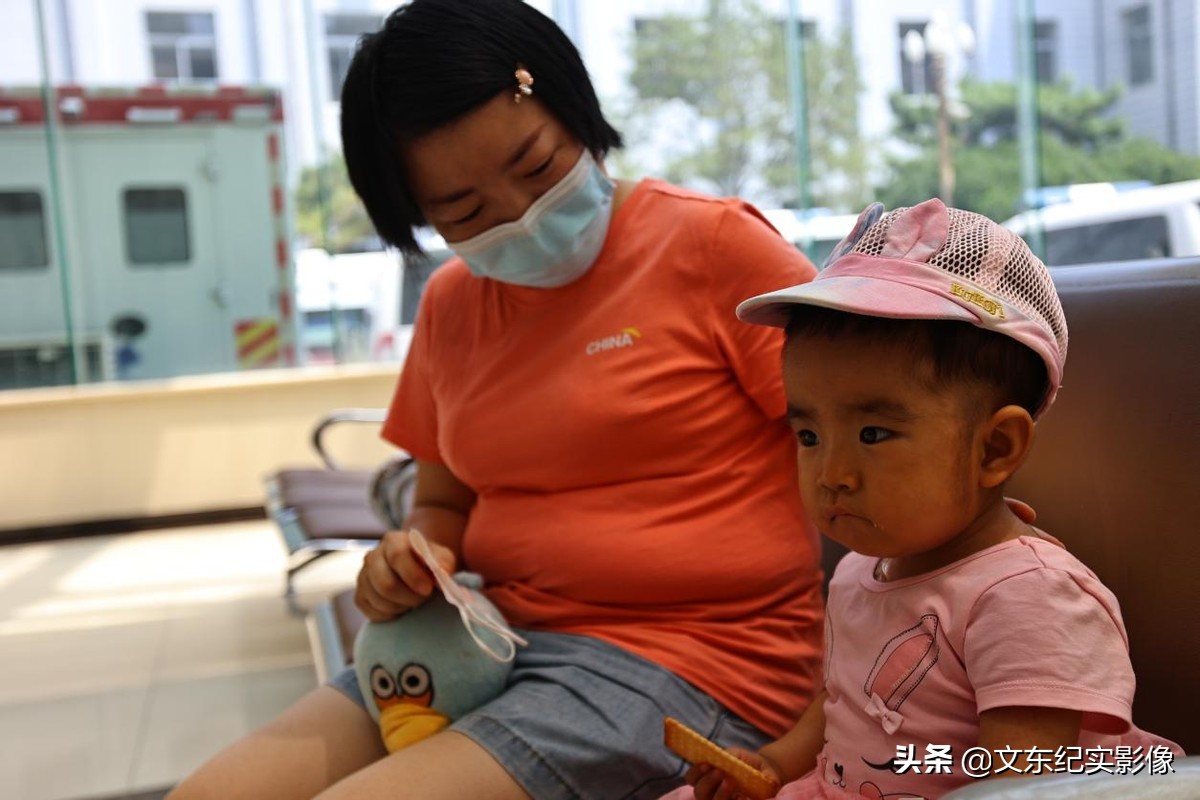 孩子嘴唇白需要到医院做啥检查吗,小孩嘴唇破裂怎么回事