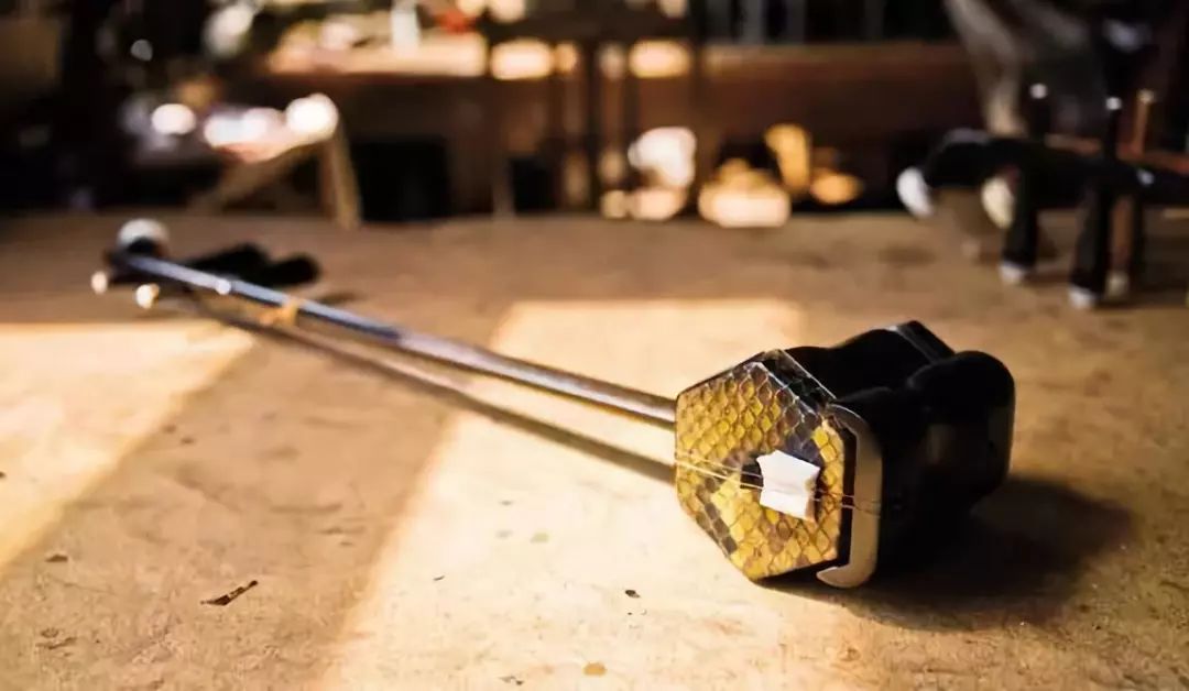 二胡十大催人泪下的纯二胡乐曲,经典二胡乐曲欣赏