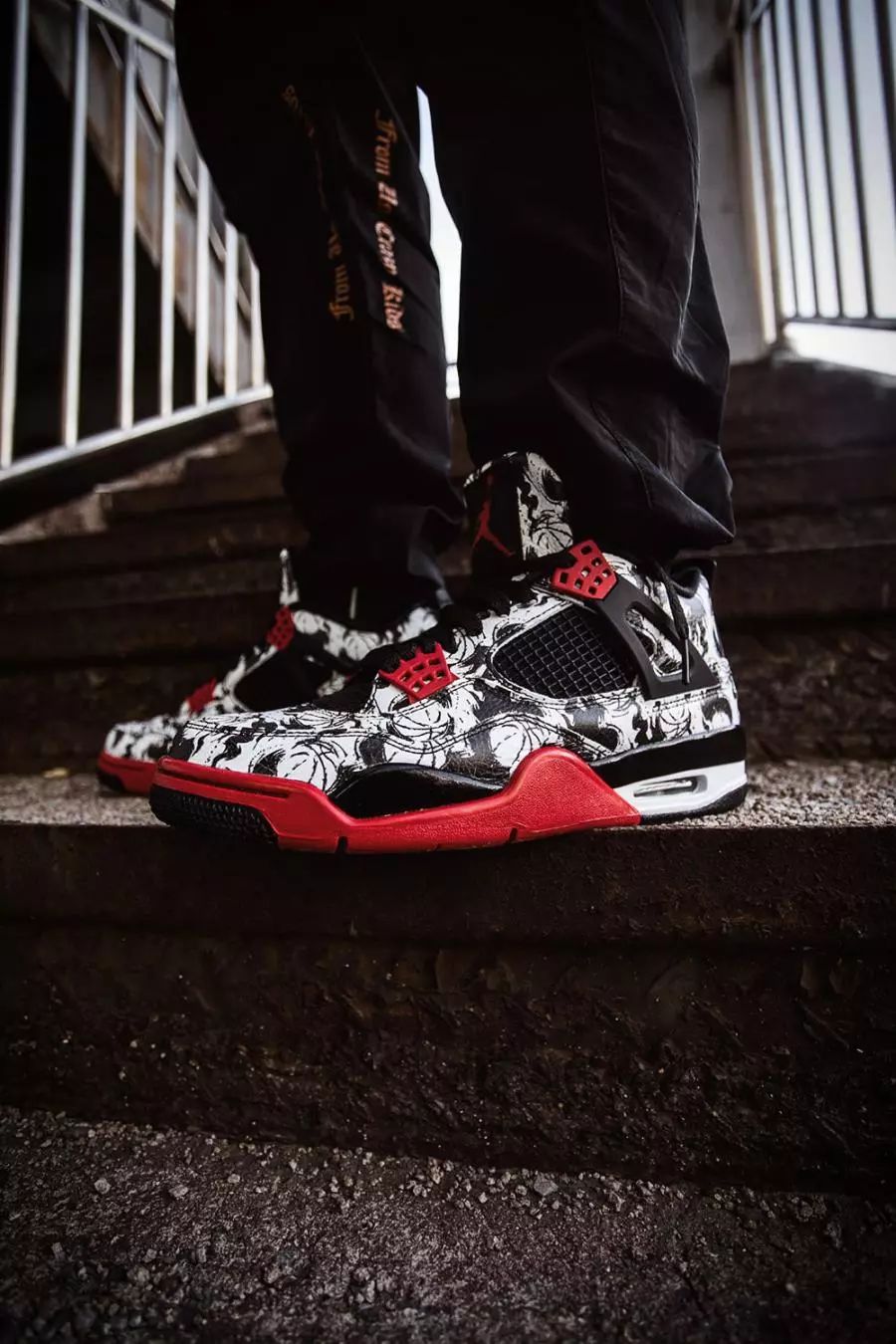 aj4涂鸦联名灰麂皮,aj4涂鸦与aj11