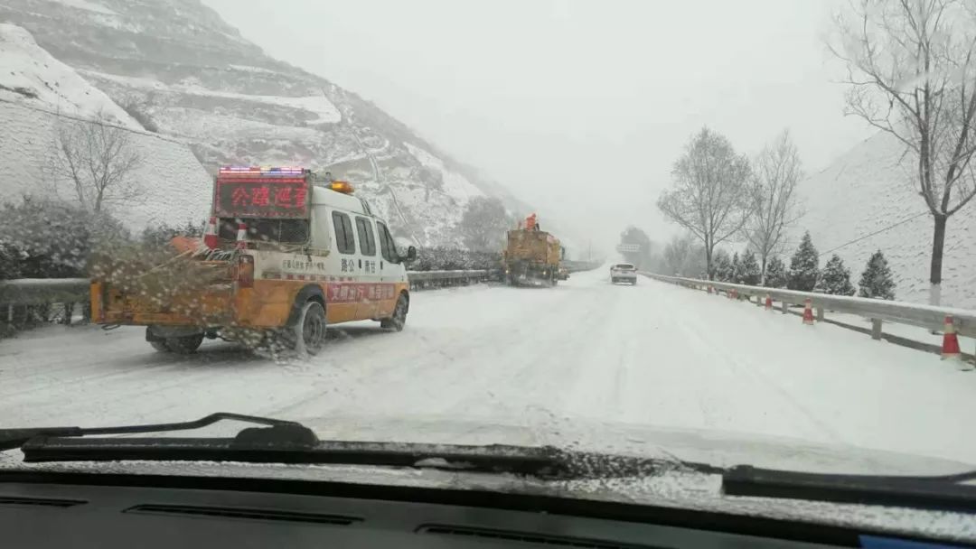 受天气影响甘肃多条高速临时管制,甘肃多地降雪部分高速临时管制