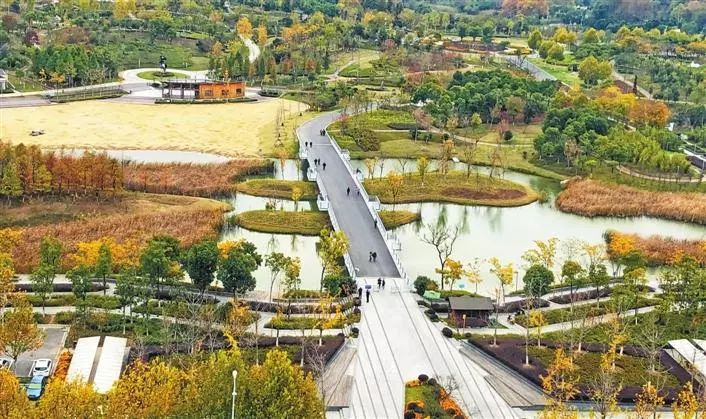 「早安·芜湖」中央城C区启动地下车库收费，业主不满怒堵门