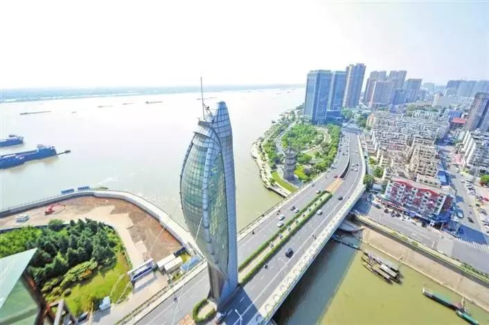 「早安·芜湖」中央城C区启动地下车库收费，业主不满怒堵门
