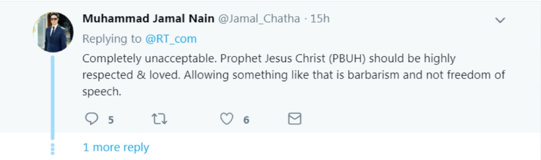 女子公共场所拍裸照,姑娘这里禁止游泳