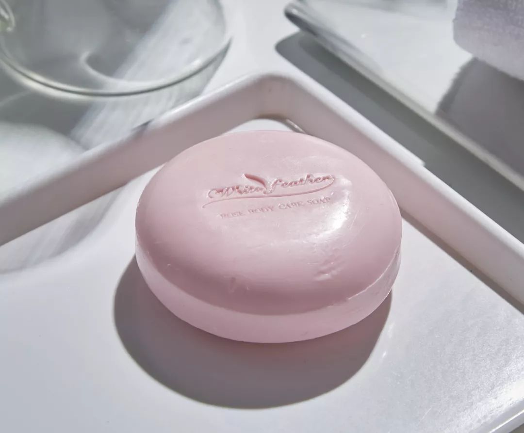 用它洗澡不用搓就干净,用它洗澡持久留香