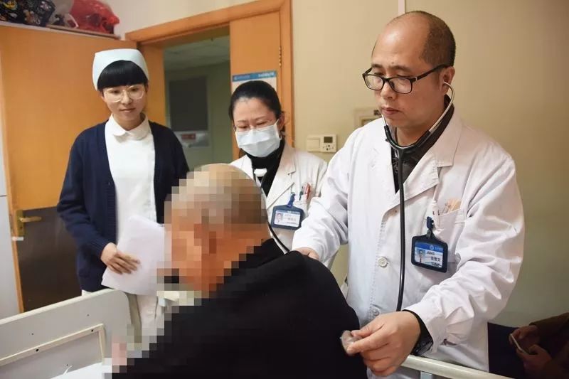 夫妻接连患癌,夫妻接连患癌老婆崩溃痛哭