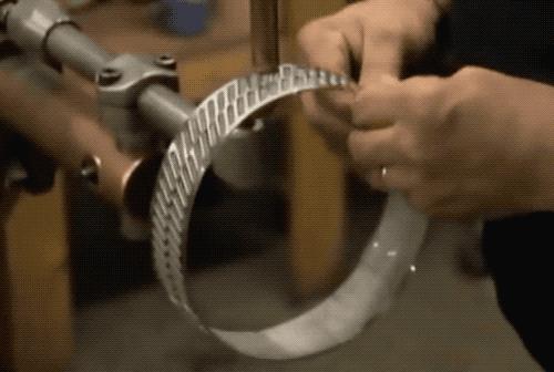 看过游乐园必备棉花糖机！开始思考棉花糖是怎么被卷成「云朵」的...