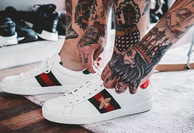 aj1和yeezy冰蓝哪个好,aj1和yeezy谁值得买