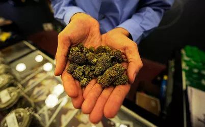 贩卖止咳药水判刑严重吗,贩卖止咳药水判多少年