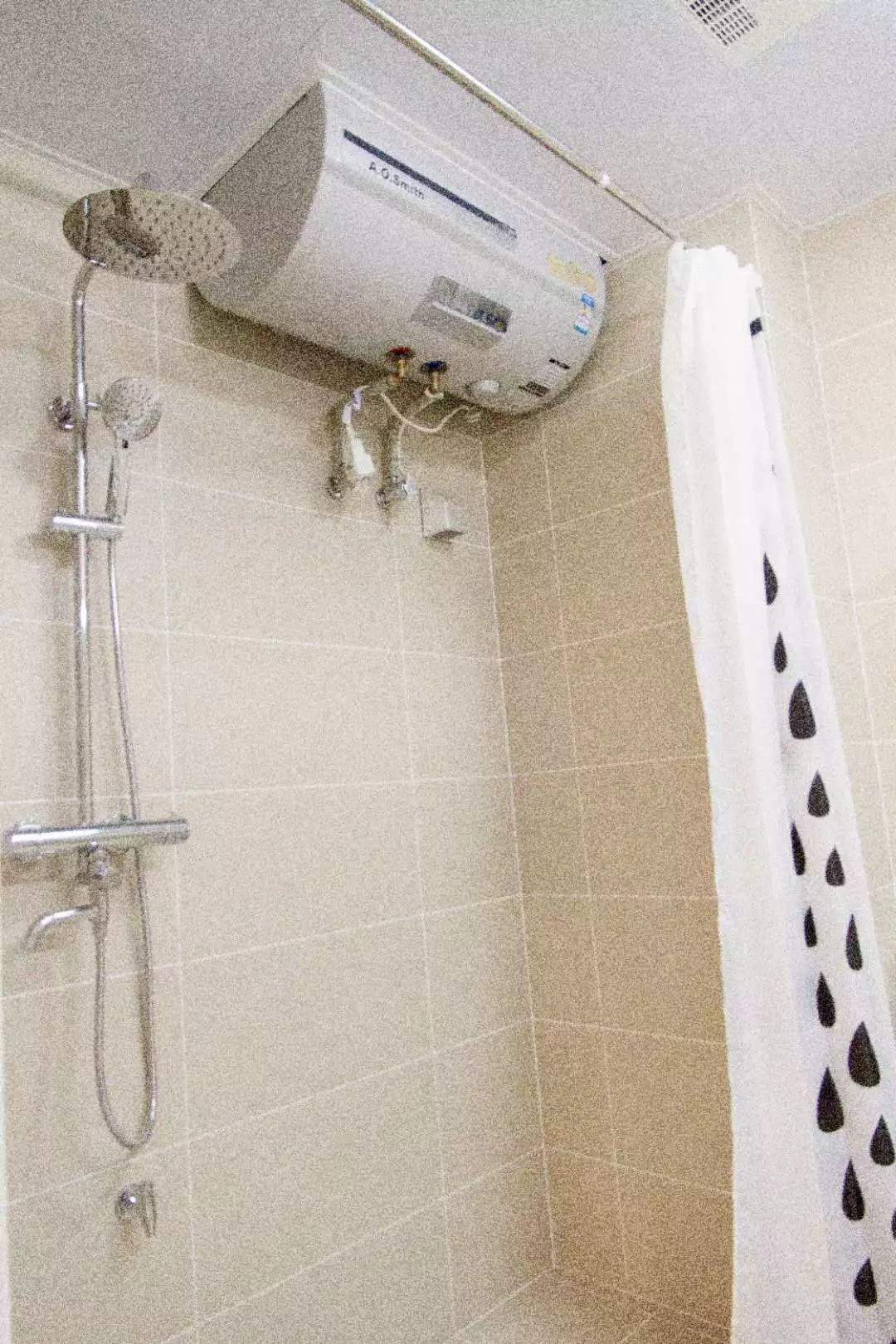 电热水器换燃气热水器方便吗,电热水器和燃气热水器哪种好